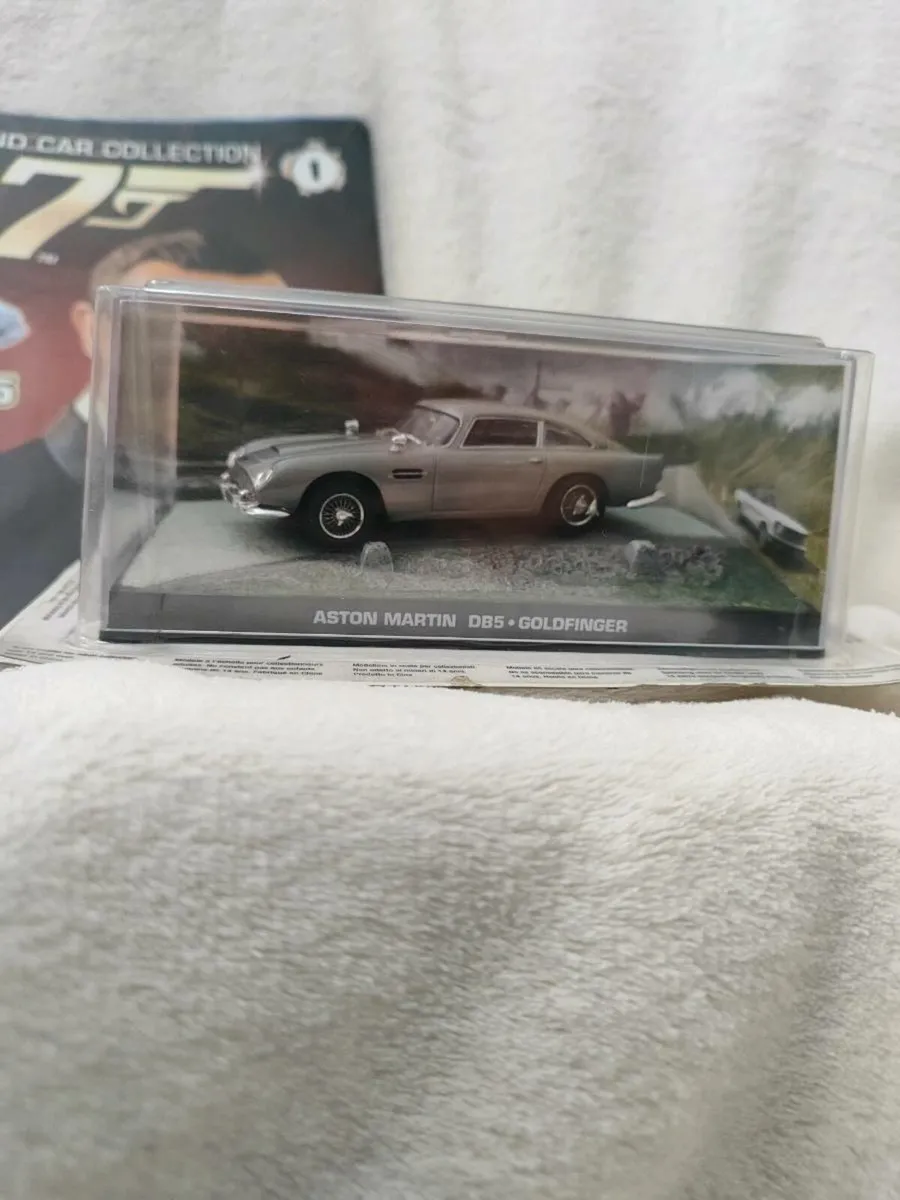 1 James Bond 007 Aston Martin DB5 car with magazin - Image 4