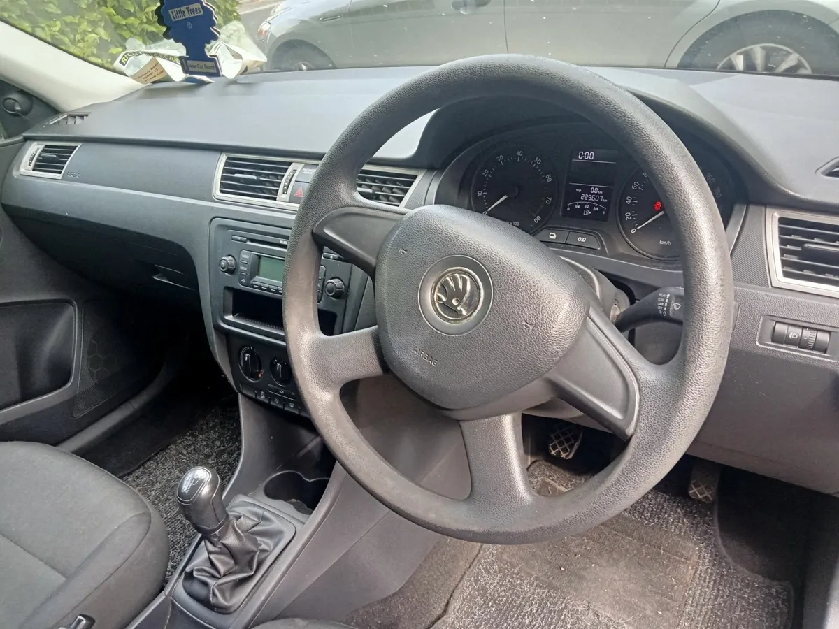 Skoda Rapid 2013 - Image 2