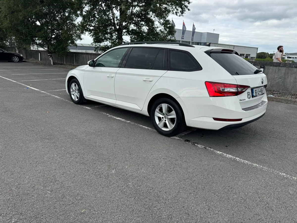 2016 Skoda Superb 1.6 diesel - Image 3