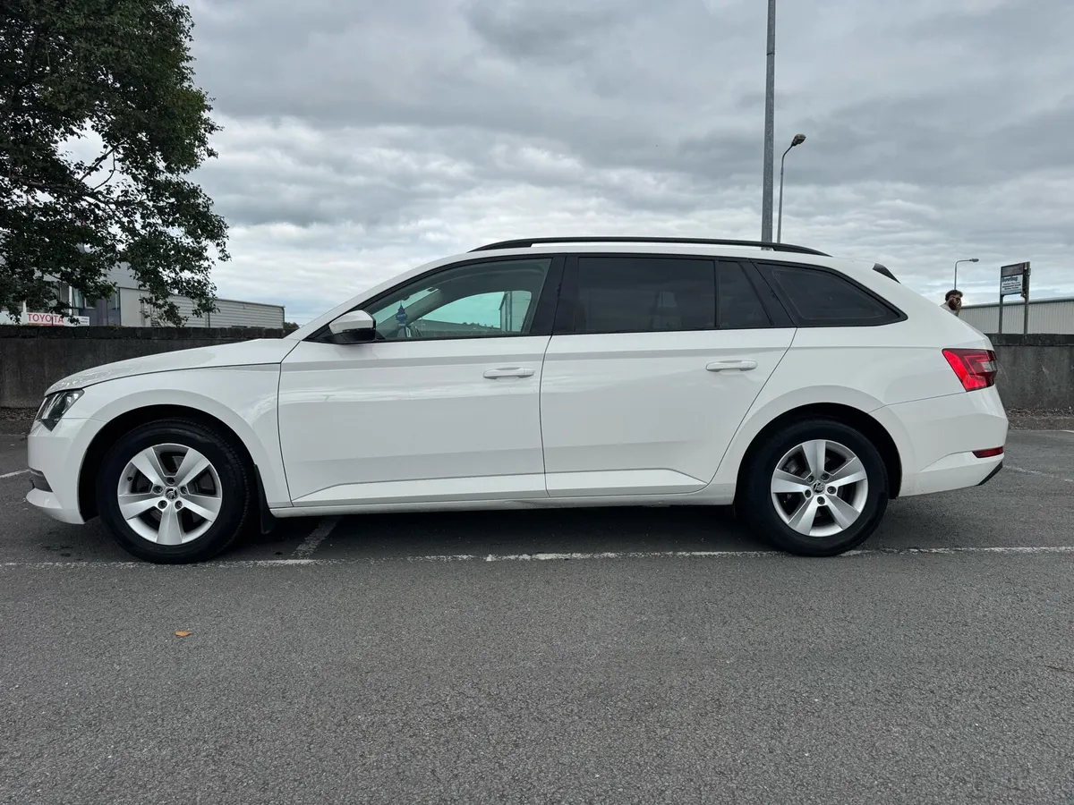 2016 Skoda Superb 1.6 diesel - Image 4