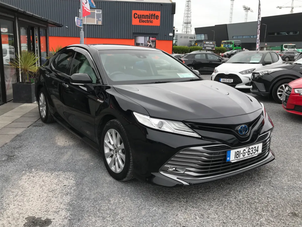 2019 Toyota Camry Hybrid Automatic - Image 4