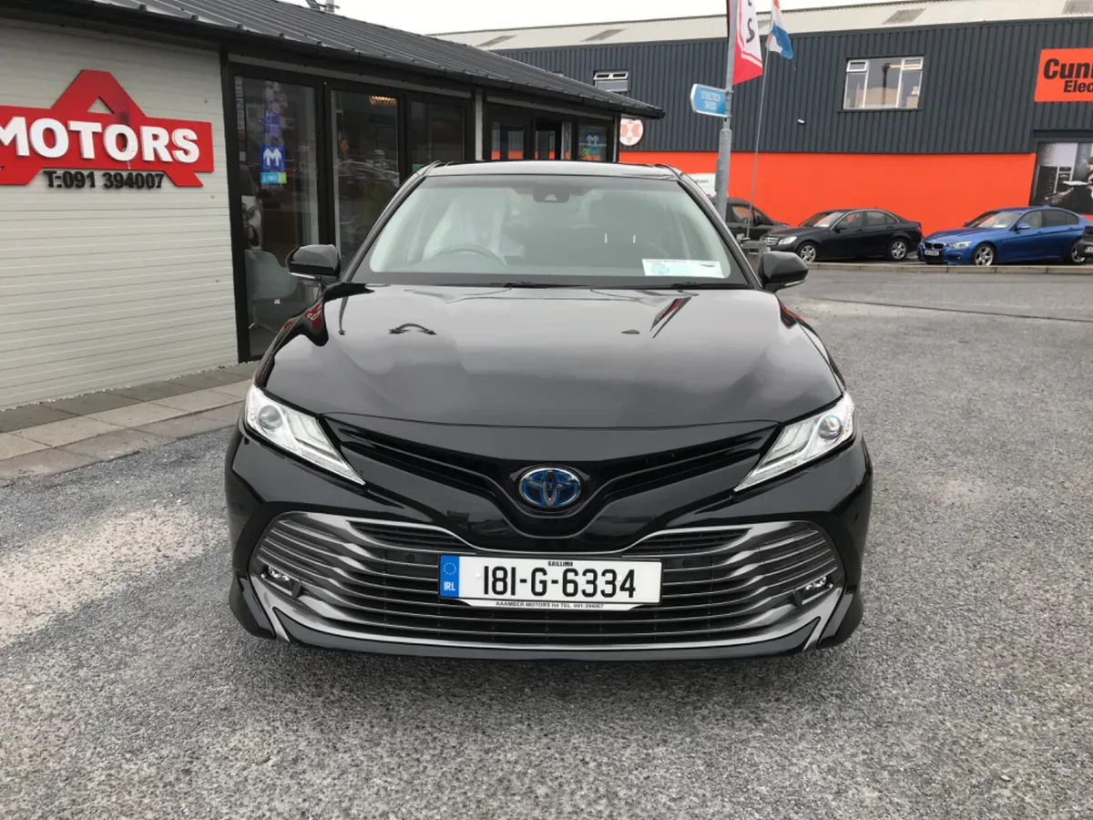 2019 Toyota Camry Hybrid Automatic - Image 3