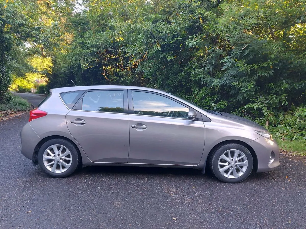 141 Bronze Toyota Auris 1.4 Diesel - Image 1