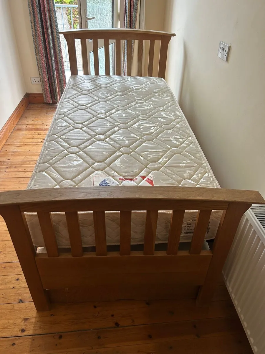 Oak single bed with pull out bed - Image 1