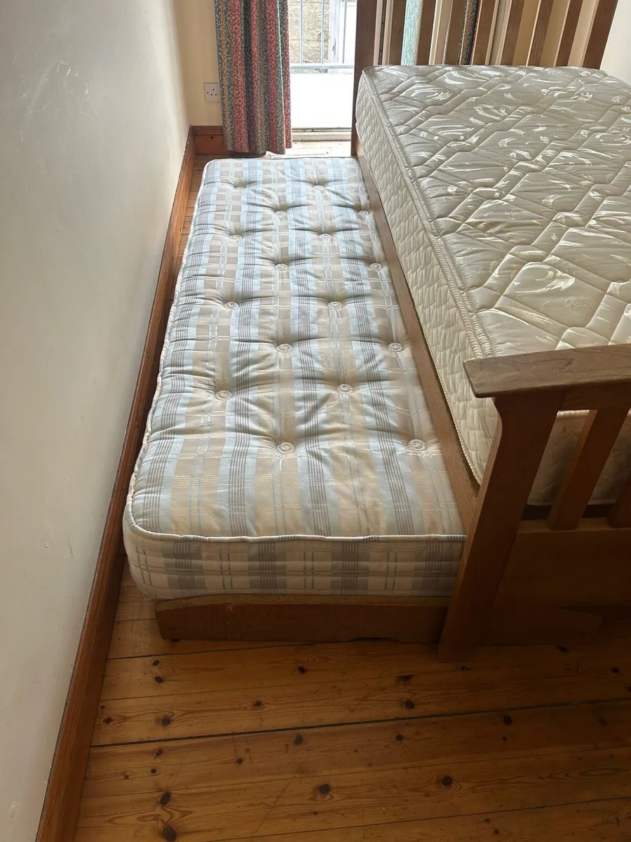 Oak single bed with pull out bed - Image 2