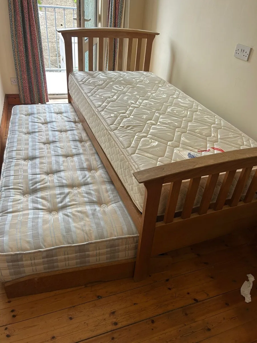 Oak single bed with pull out bed - Image 3