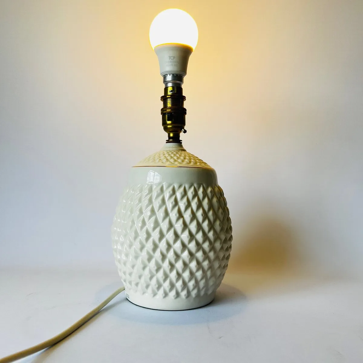 Belleek Diamond Pineapple Lamp Vintage - Image 2