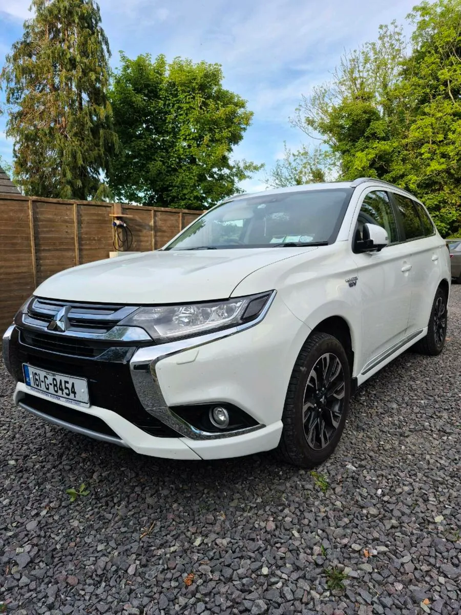 Mitsubishi Outlander 2.0 PHEV - Image 1