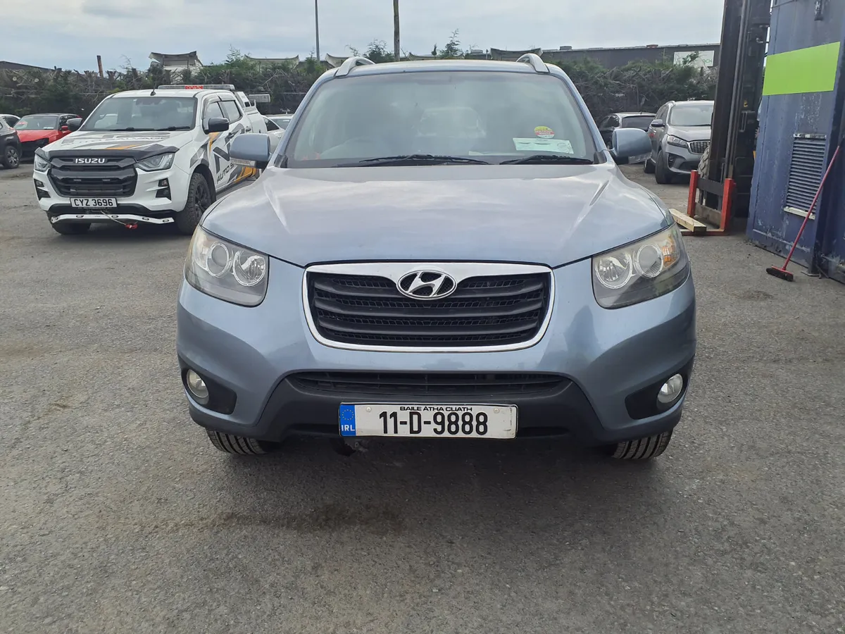 2011 Hyundai Santa fe - Image 2