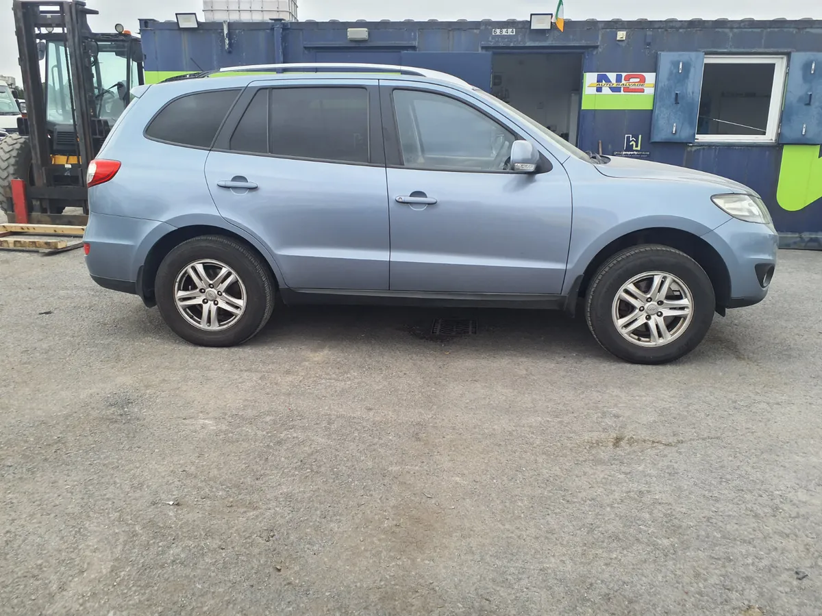 2011 Hyundai Santa fe - Image 4