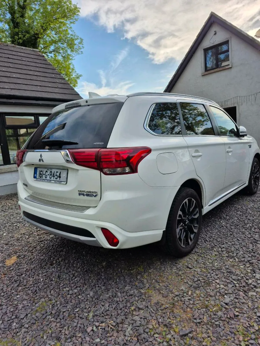 Mitsubishi Outlander 2.0 PHEV - Image 3