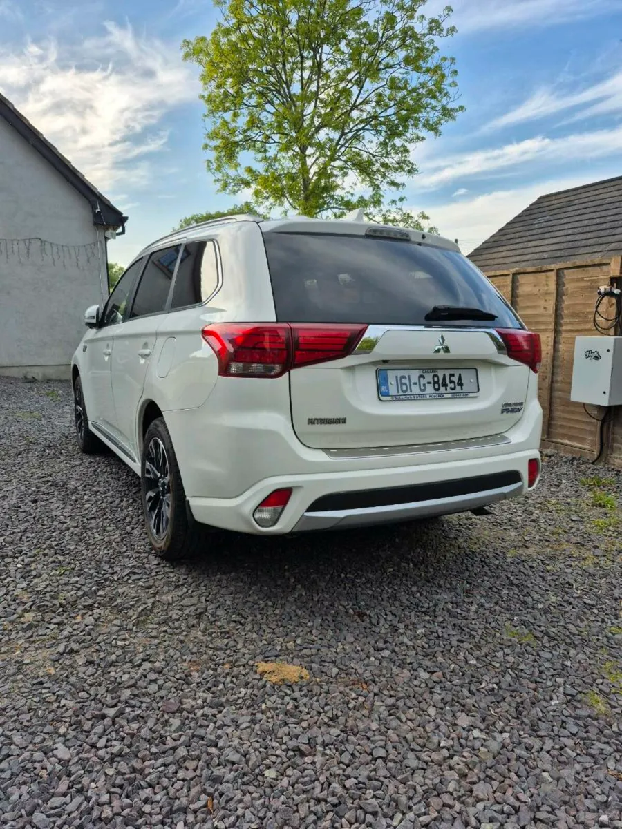 Mitsubishi Outlander 2.0 PHEV - Image 4