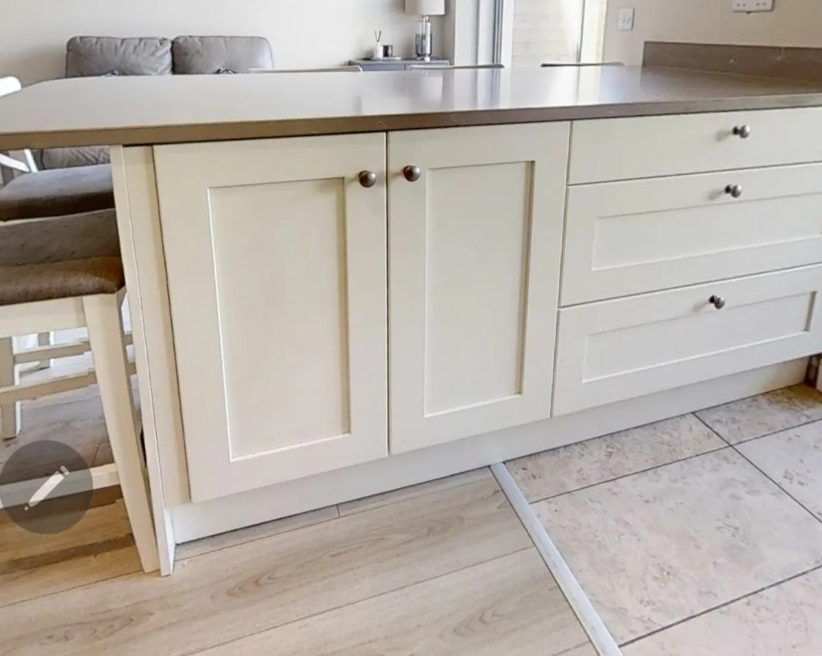 Nolan Kitchen with Quartz - Image 2