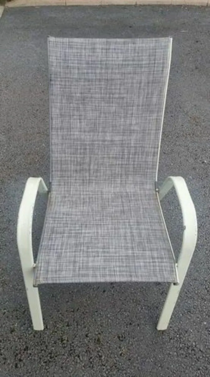 Outdoor table and chairs - Image 2