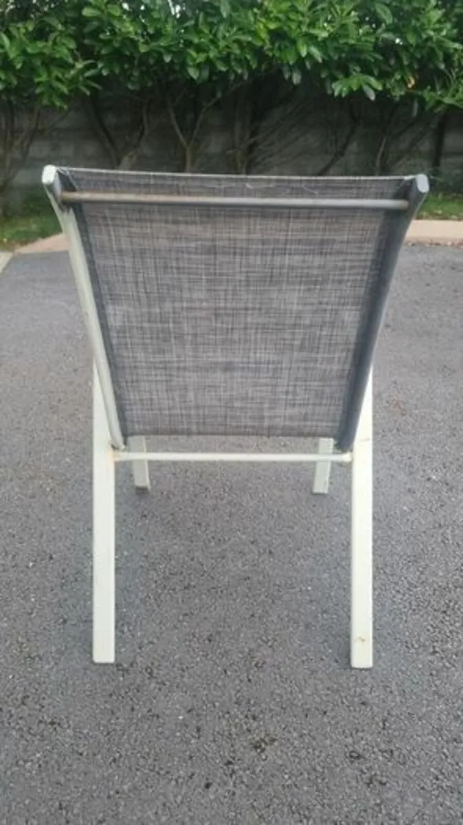 Outdoor table and chairs - Image 3