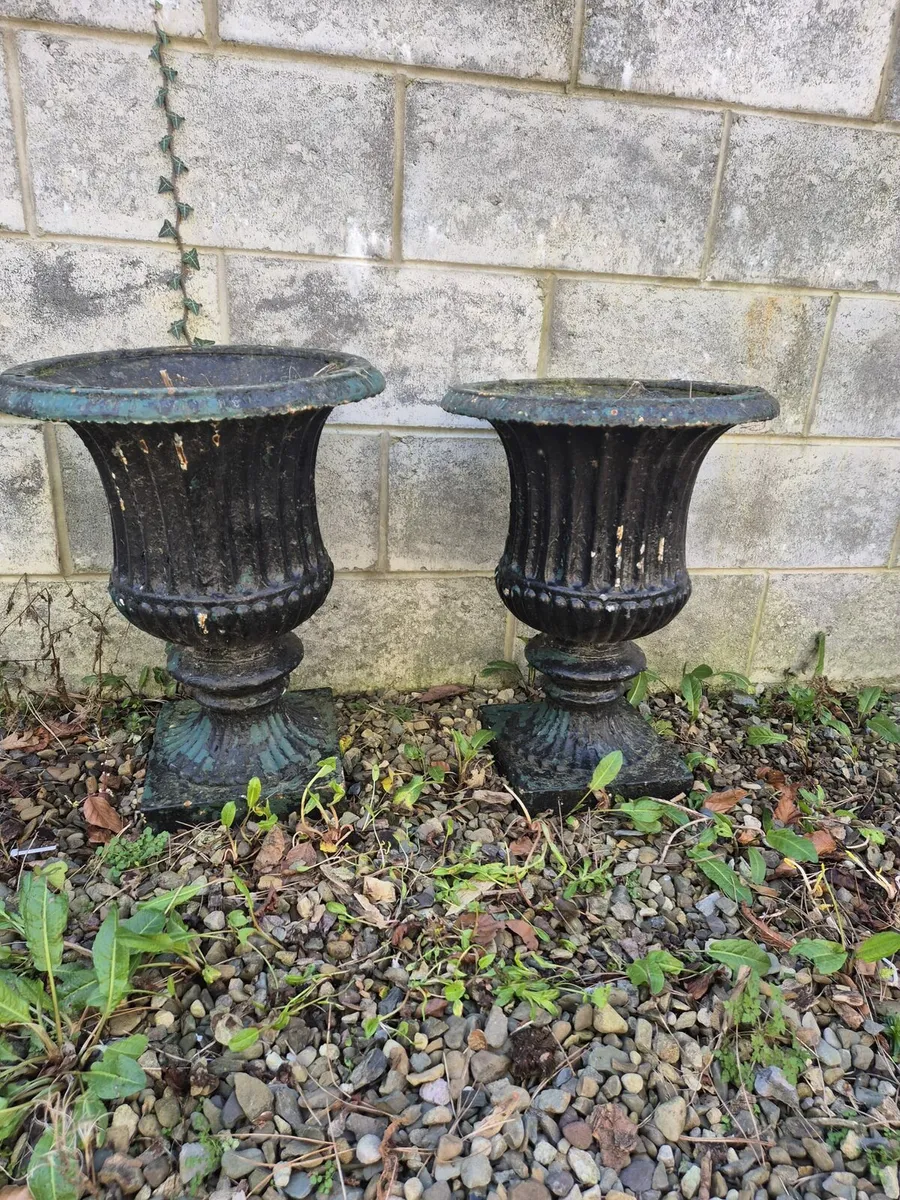 Cast iron urns - Image 2