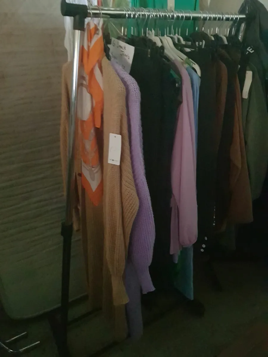Clothes rails - Image 4