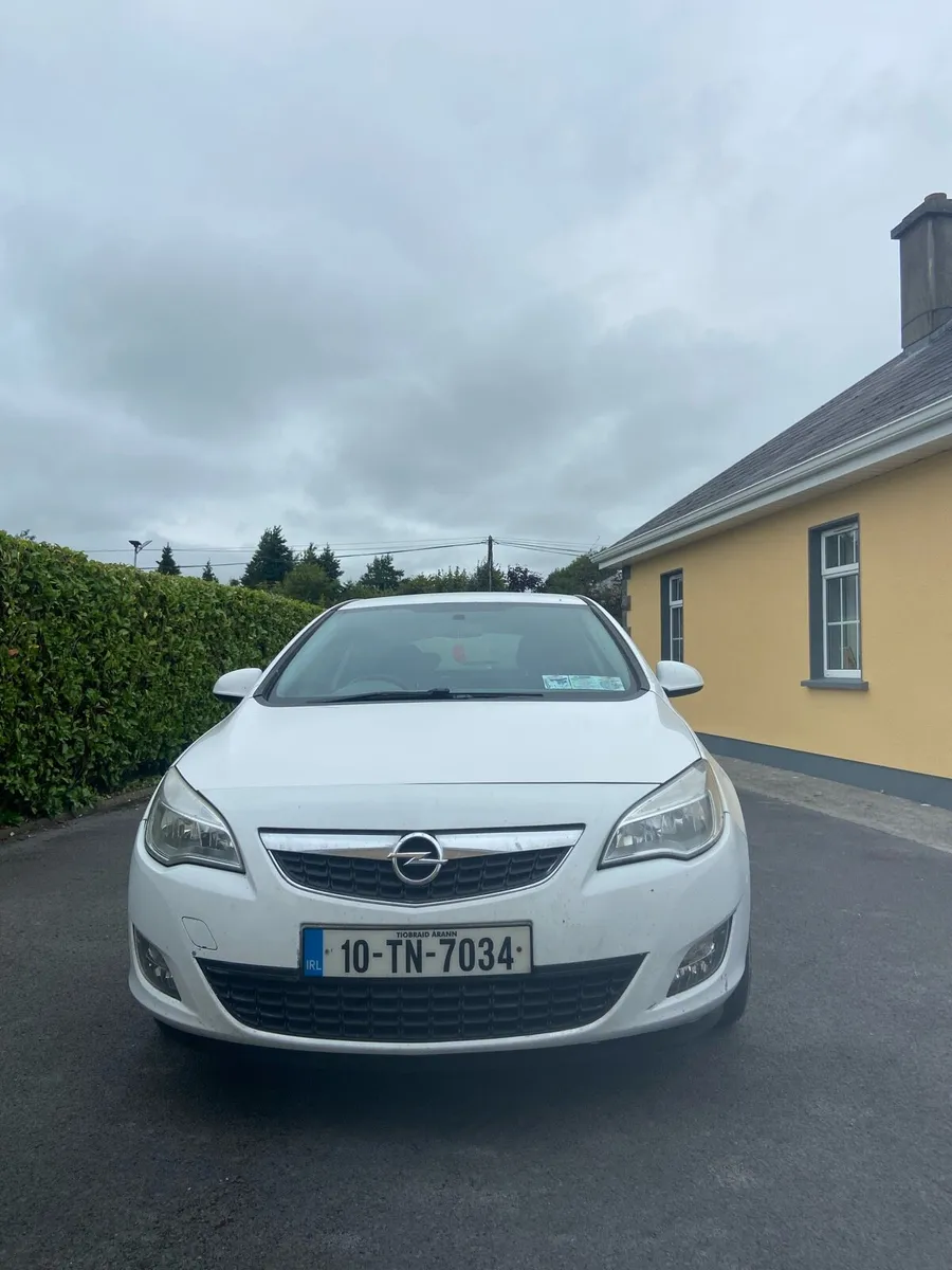 Vauxhall Astra SRI 1.6 Petrol - Image 1
