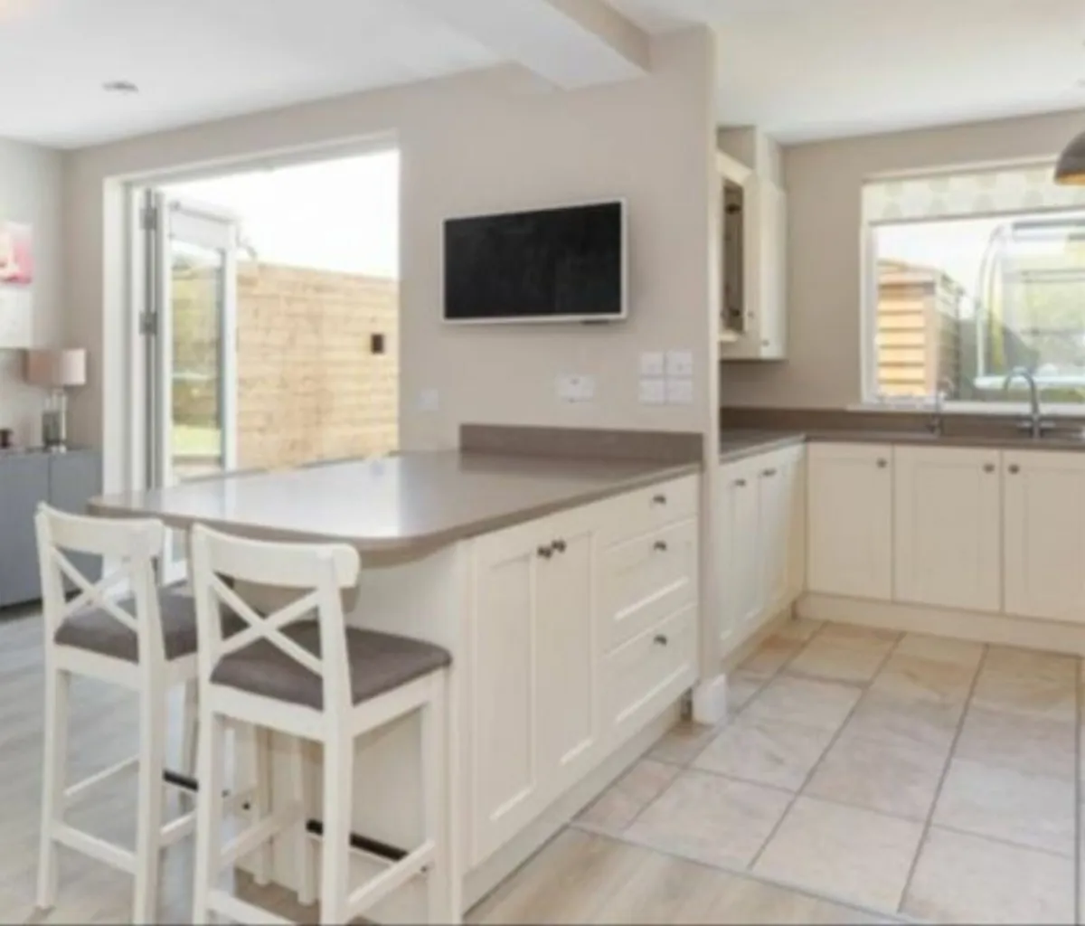 Nolan Kitchen island with quartz - Image 4