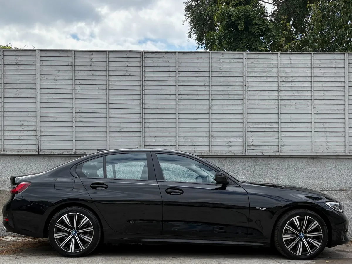 BMW 3-Series 2022 330e SE PRO / LEATHER - Image 2