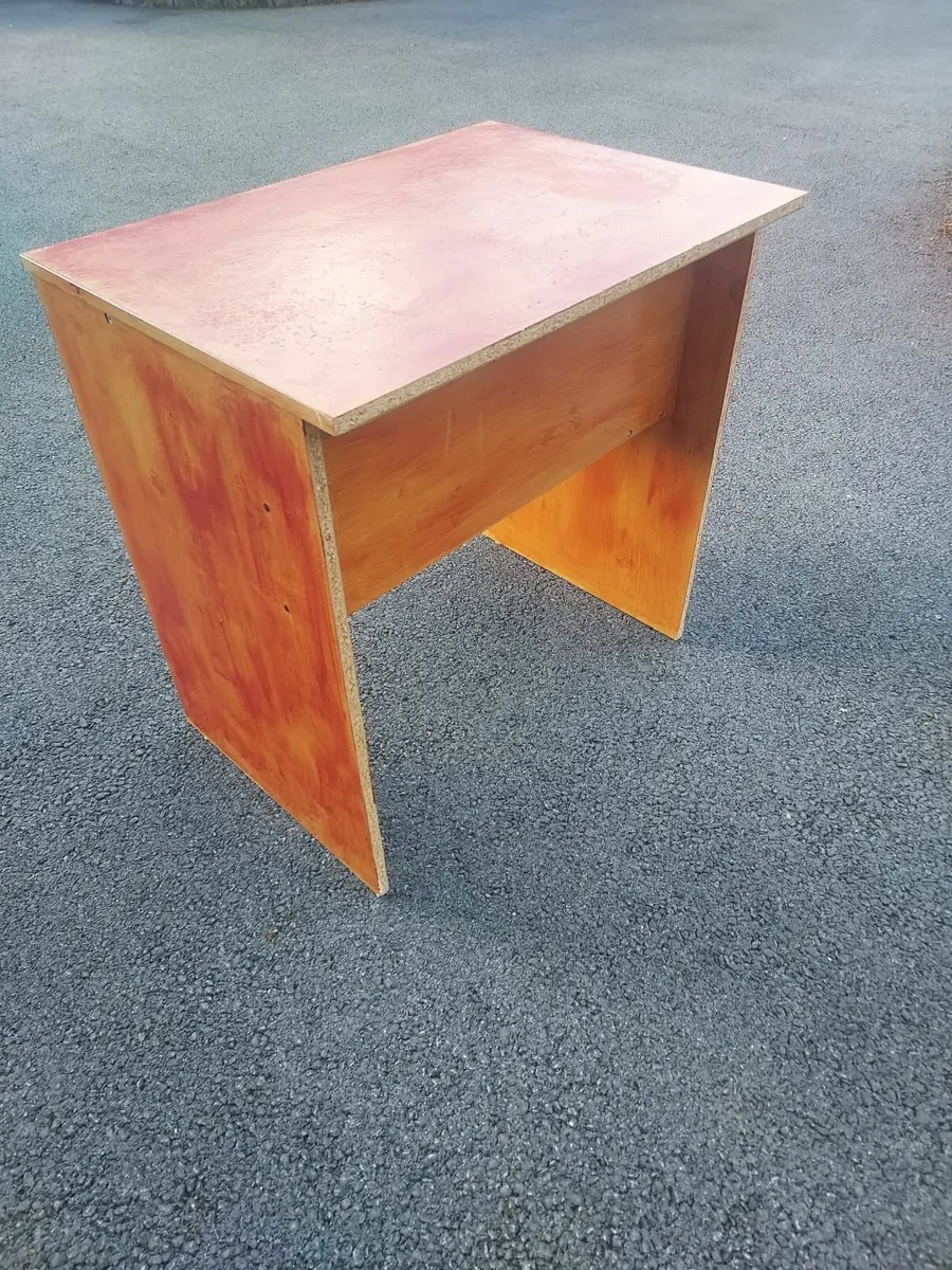 Computer desk and chair - Image 1