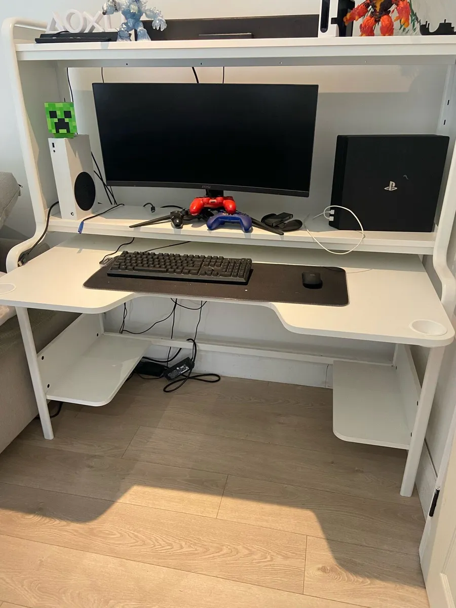 Gaming desk - Image 1
