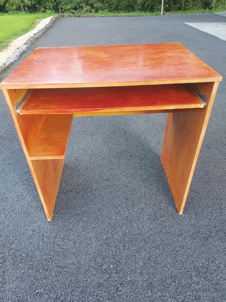 Computer desk and chair - Image 3