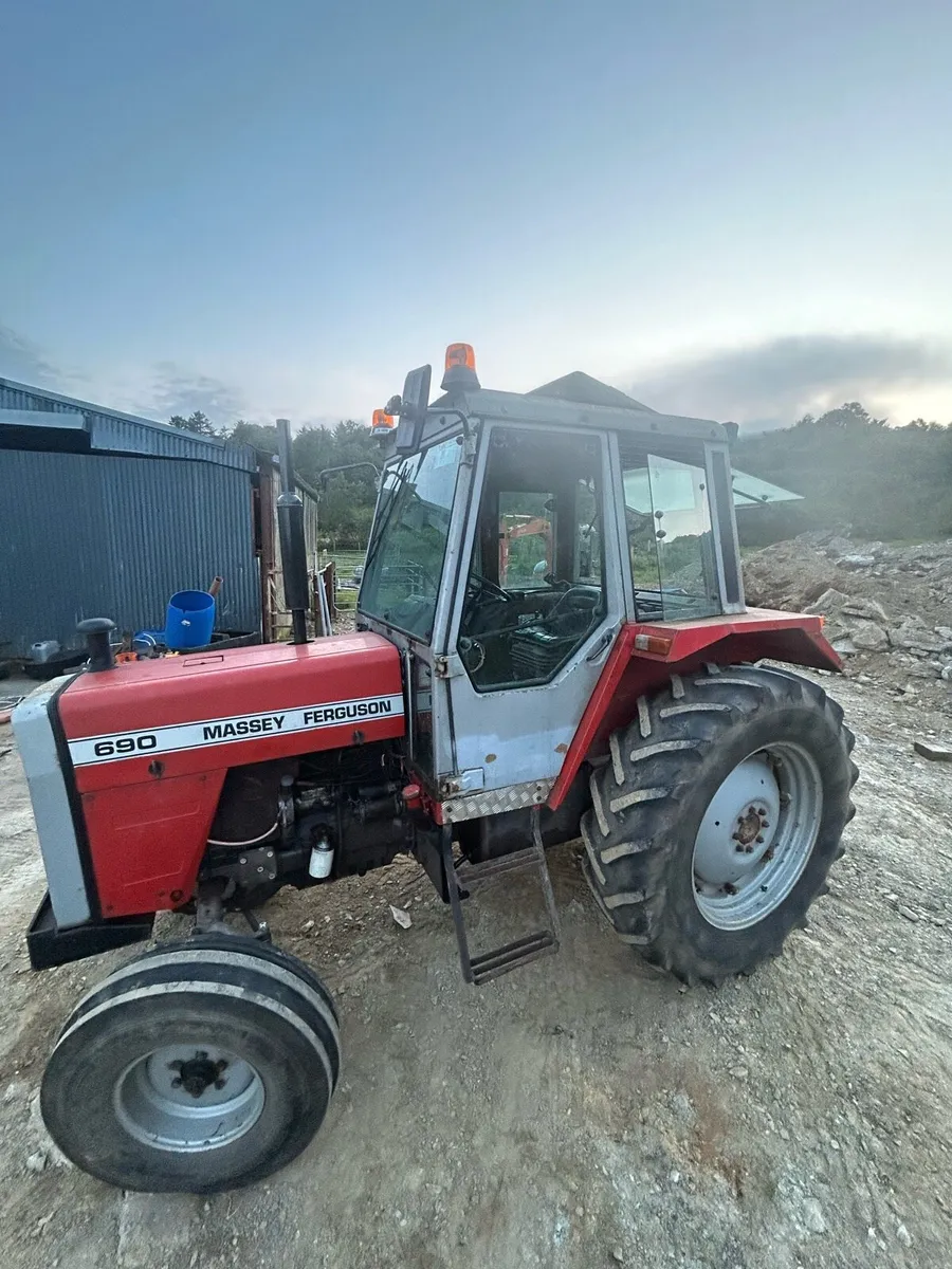 Massey 690 - Image 1