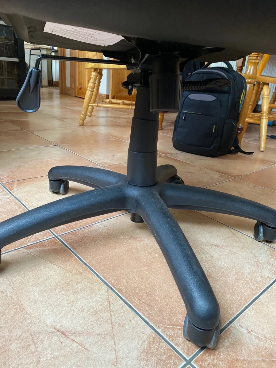 Office chair - Image 3