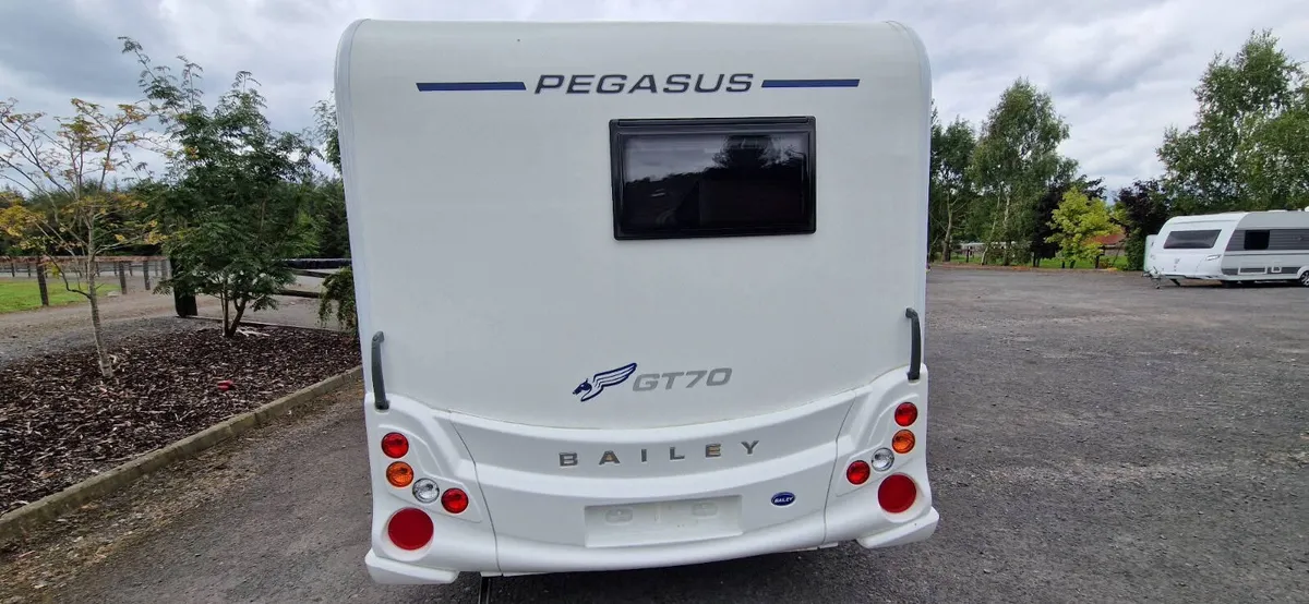 Bailey Pegasus GT-70 Caravan Fixed Bed - Image 4
