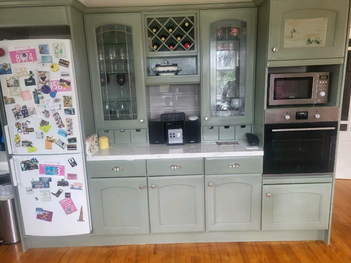 Kitchen units and countertop - Image 2
