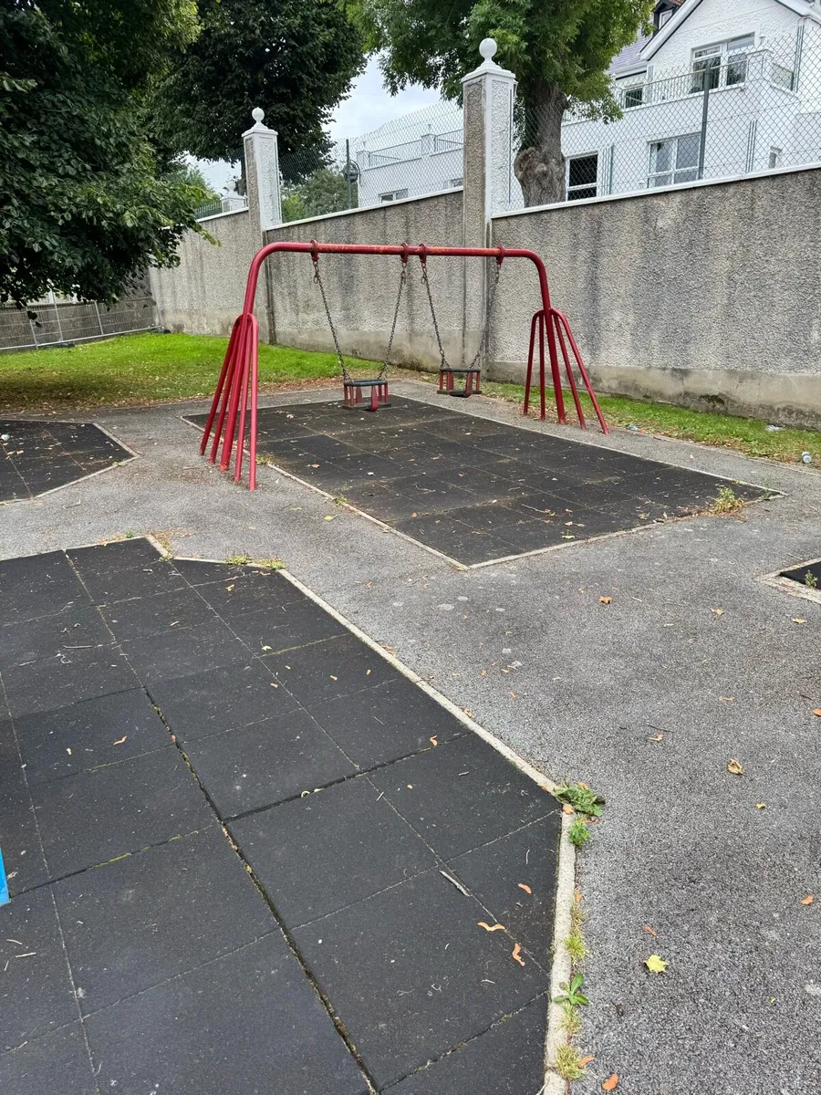 Play equipment - Image 3