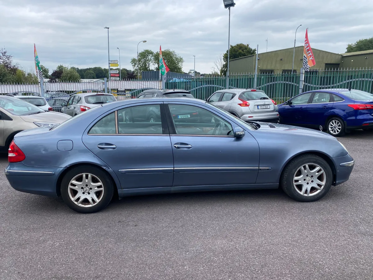 Mercedes-Benz E-Class 2005 - Image 2