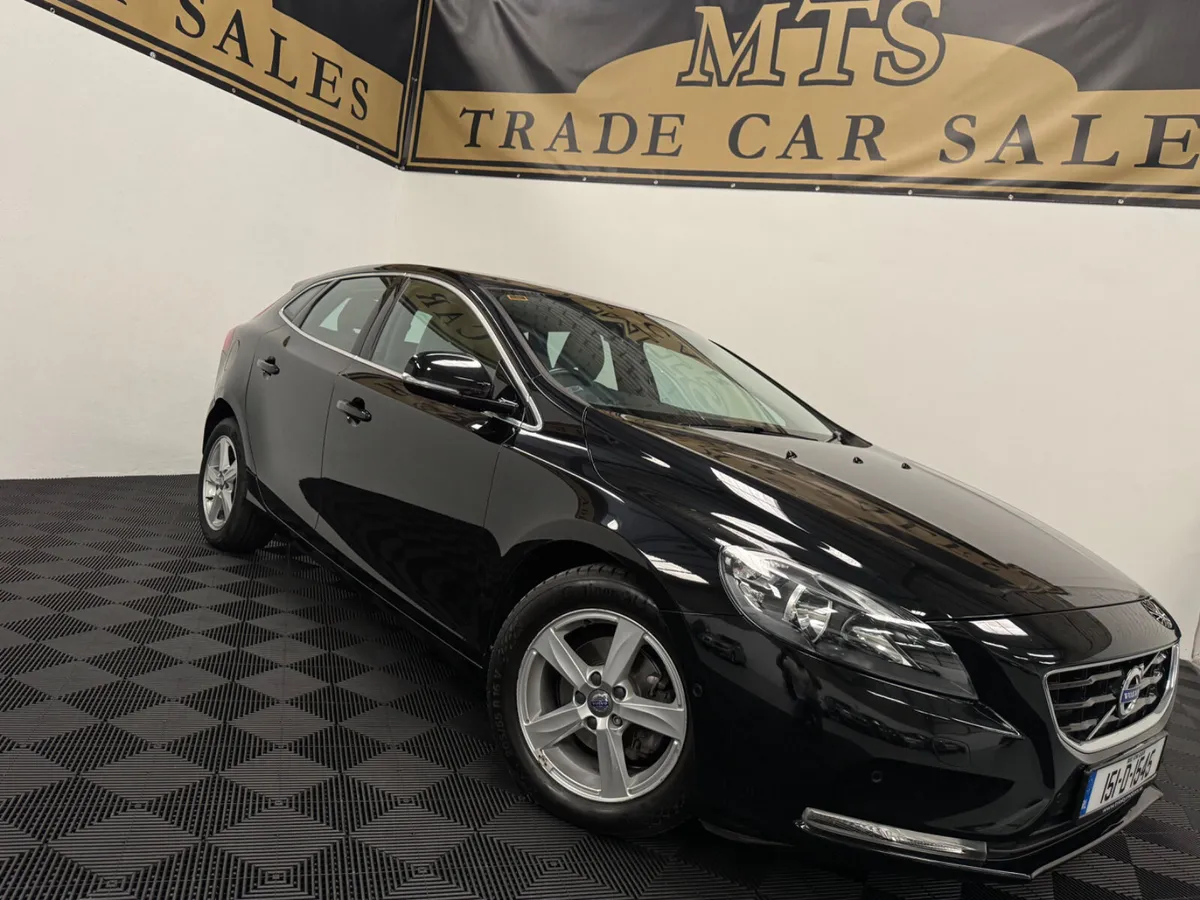 2015 Volvo V40 1.6 only 83km (warranty ) - Image 1