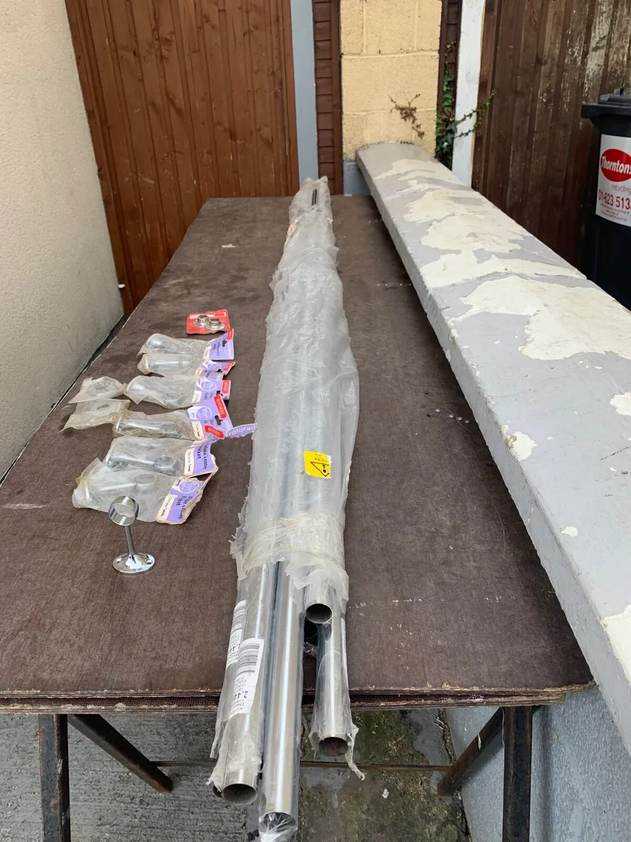Poles - Image 4