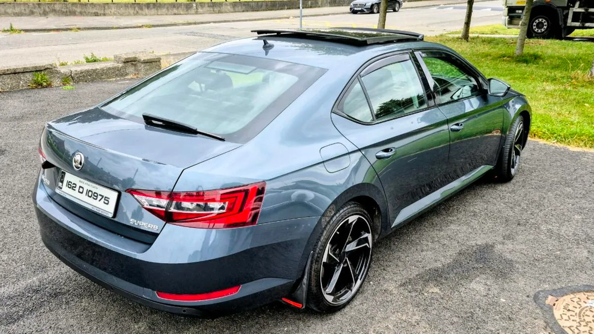 Skoda Superb 2.0 Tdi - Image 1