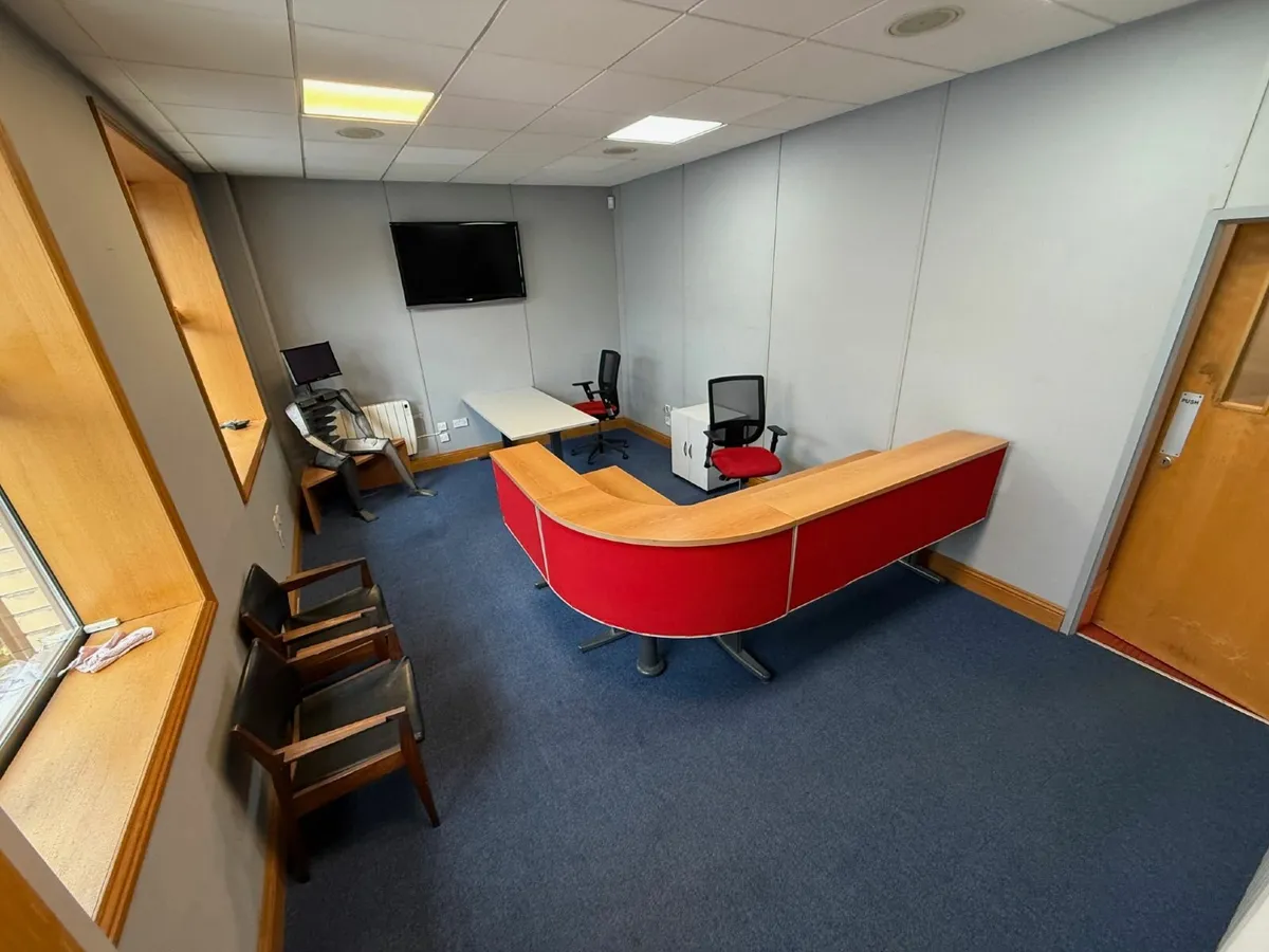 Office Desks and chairs - Image 1