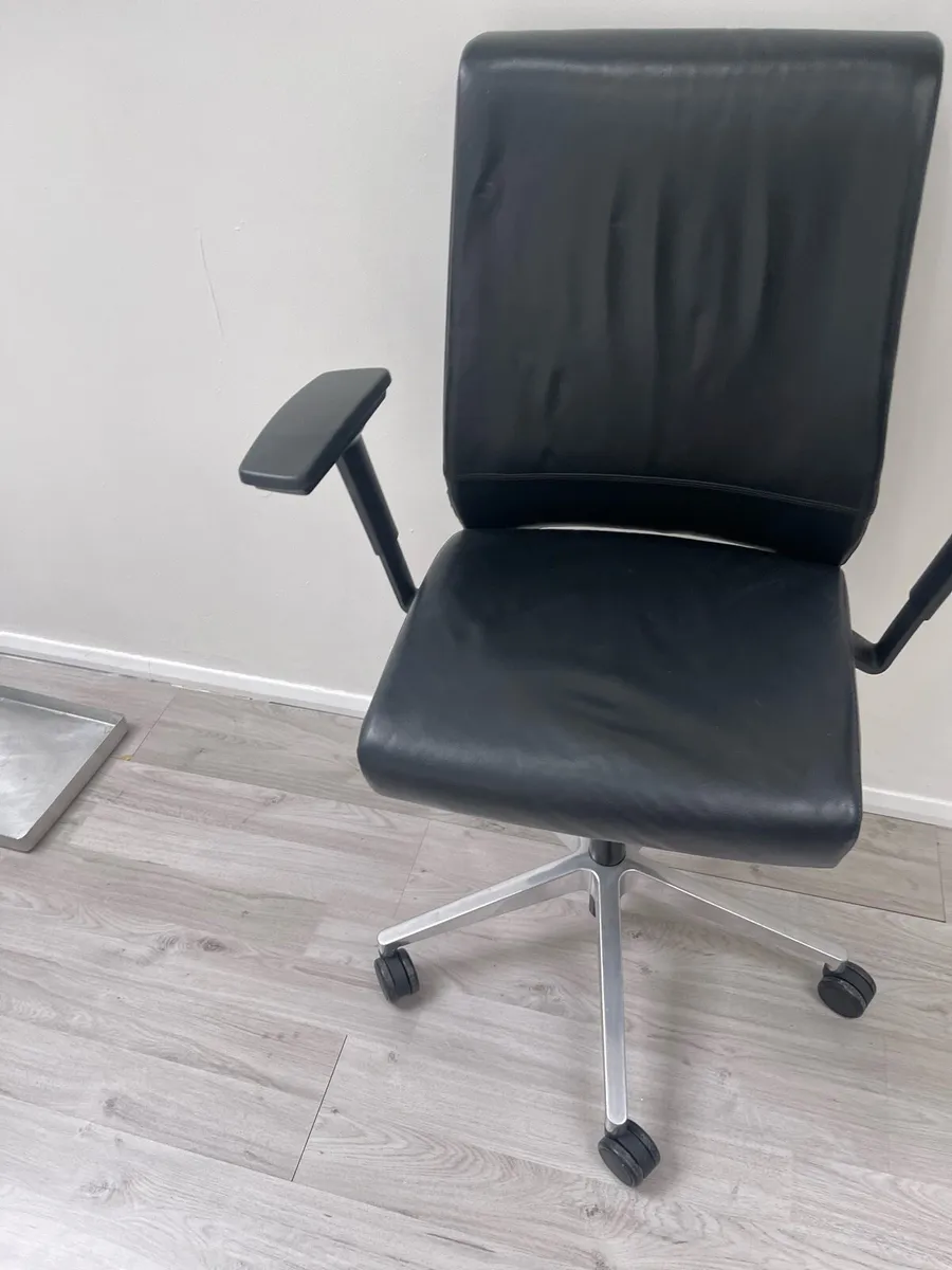Steelcase Think V1 Ergonomics Office Chair - Image 4