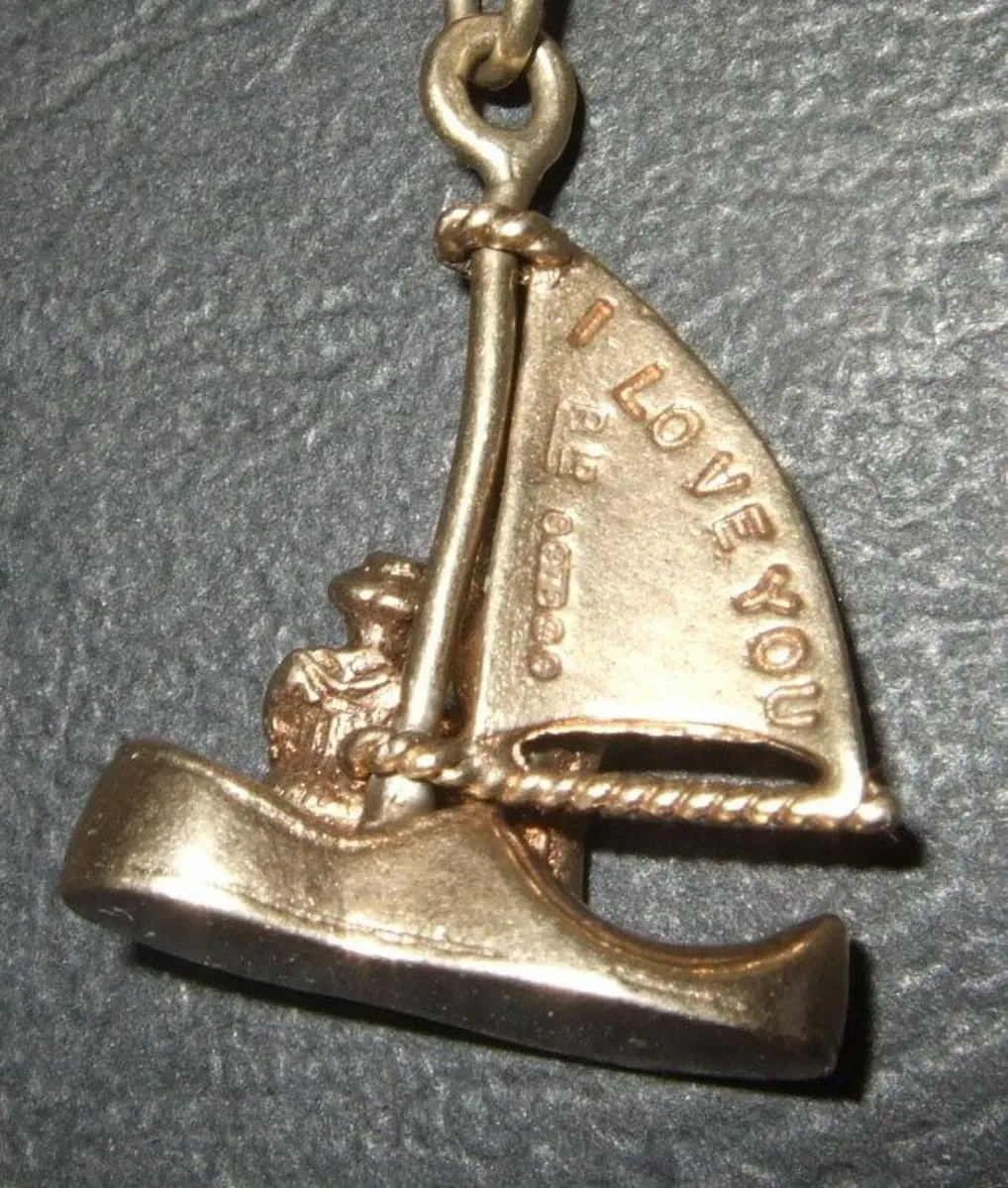 Vintage Hallmarked 9ct Gold 'Yacht' Charm - Image 2
