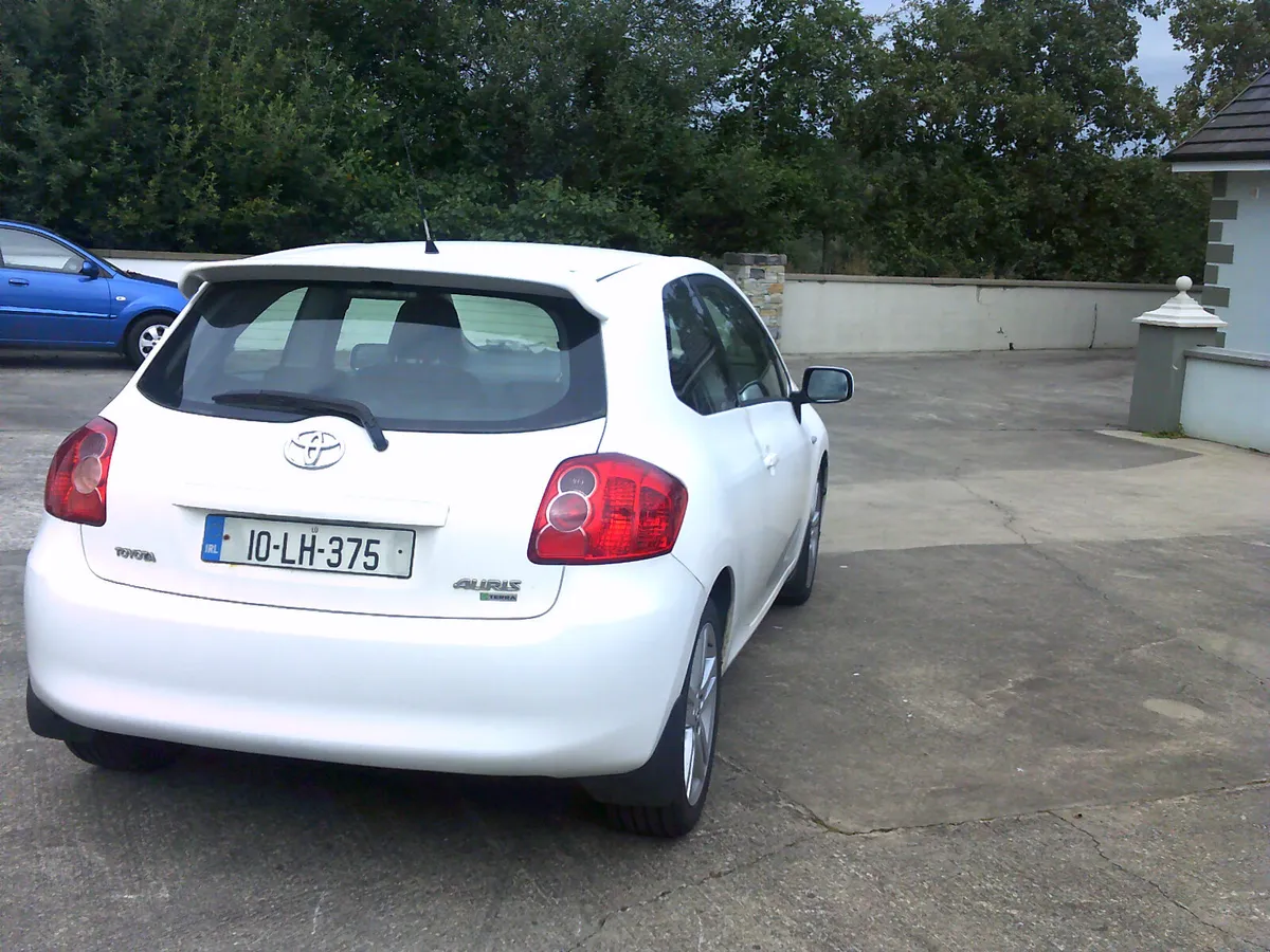 Toyota Auris 2010 - Image 4