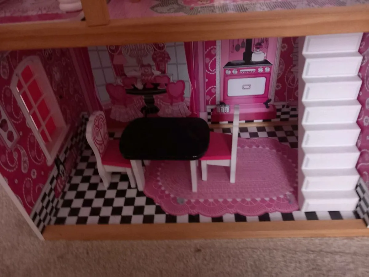 Dolls house - Image 2