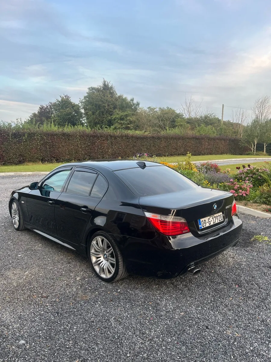 BMW 5-Series - Image 2