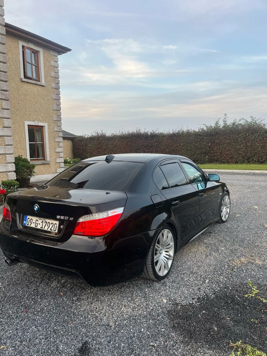 BMW 5-Series - Image 4