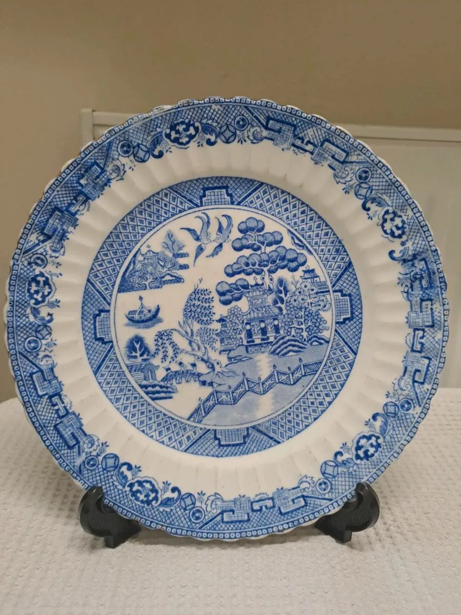 Antique Blue Willow pattern plate scalloped edge - Image 1