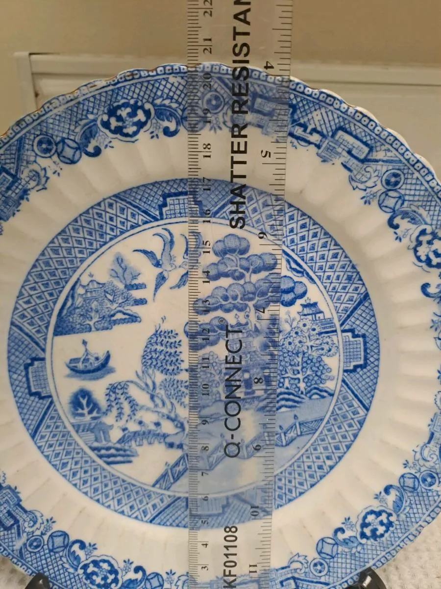 Antique Blue Willow pattern plate scalloped edge - Image 2