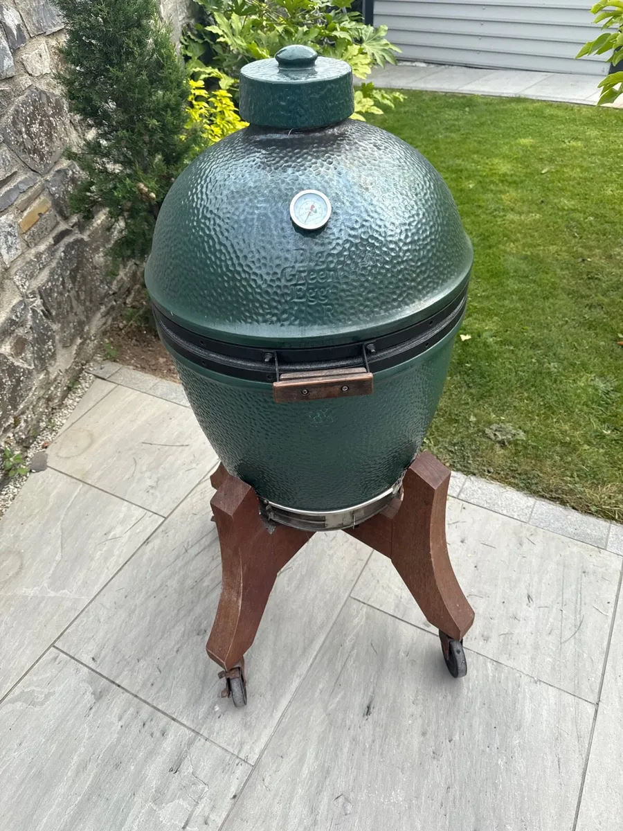 Big Green Egg BBQ - Image 1