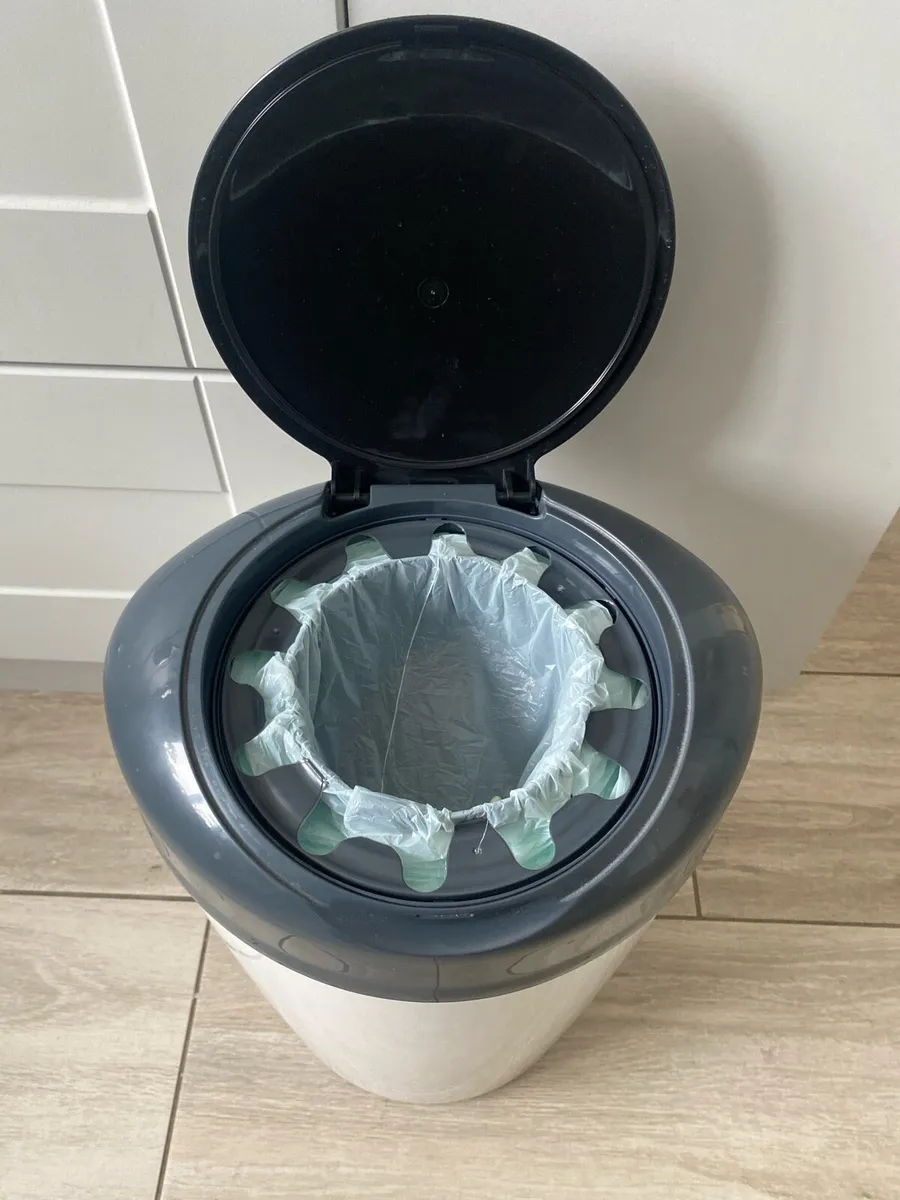 Tommee Tippee Simplee Sangenic Nappy Bin+refills - Image 2