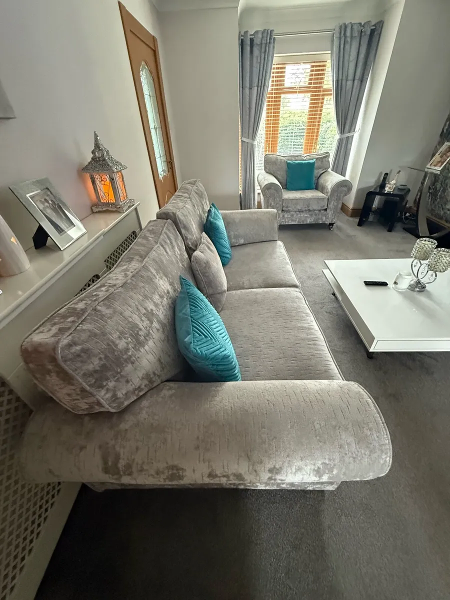 3 seater sofa & one seater large - Image 2