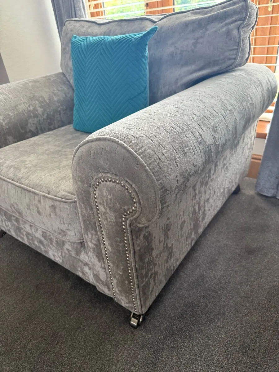 3 seater sofa & one seater large - Image 3