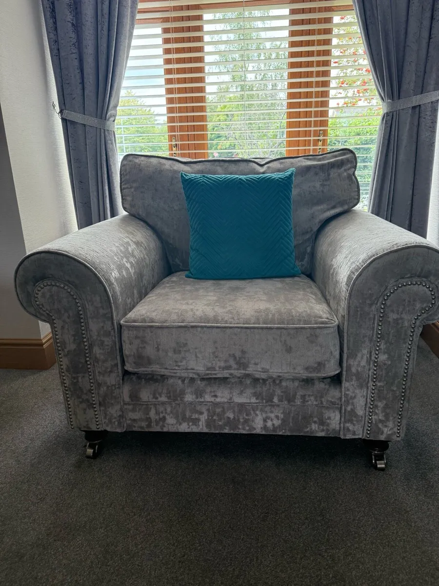 3 seater sofa & one seater large - Image 4